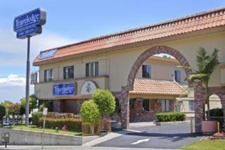 Travelodge By Wyndham Lax Motel